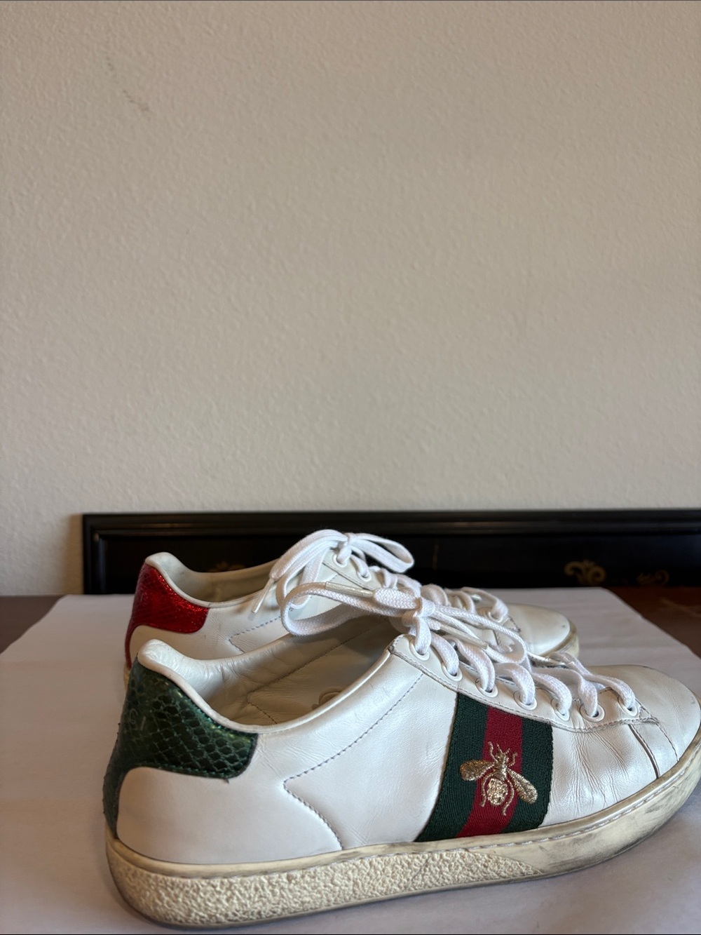 Authentic Leather Gucci Sneakers with Green & Red Accents plus Gold 🐝Embroidery - Picture 3 of 8